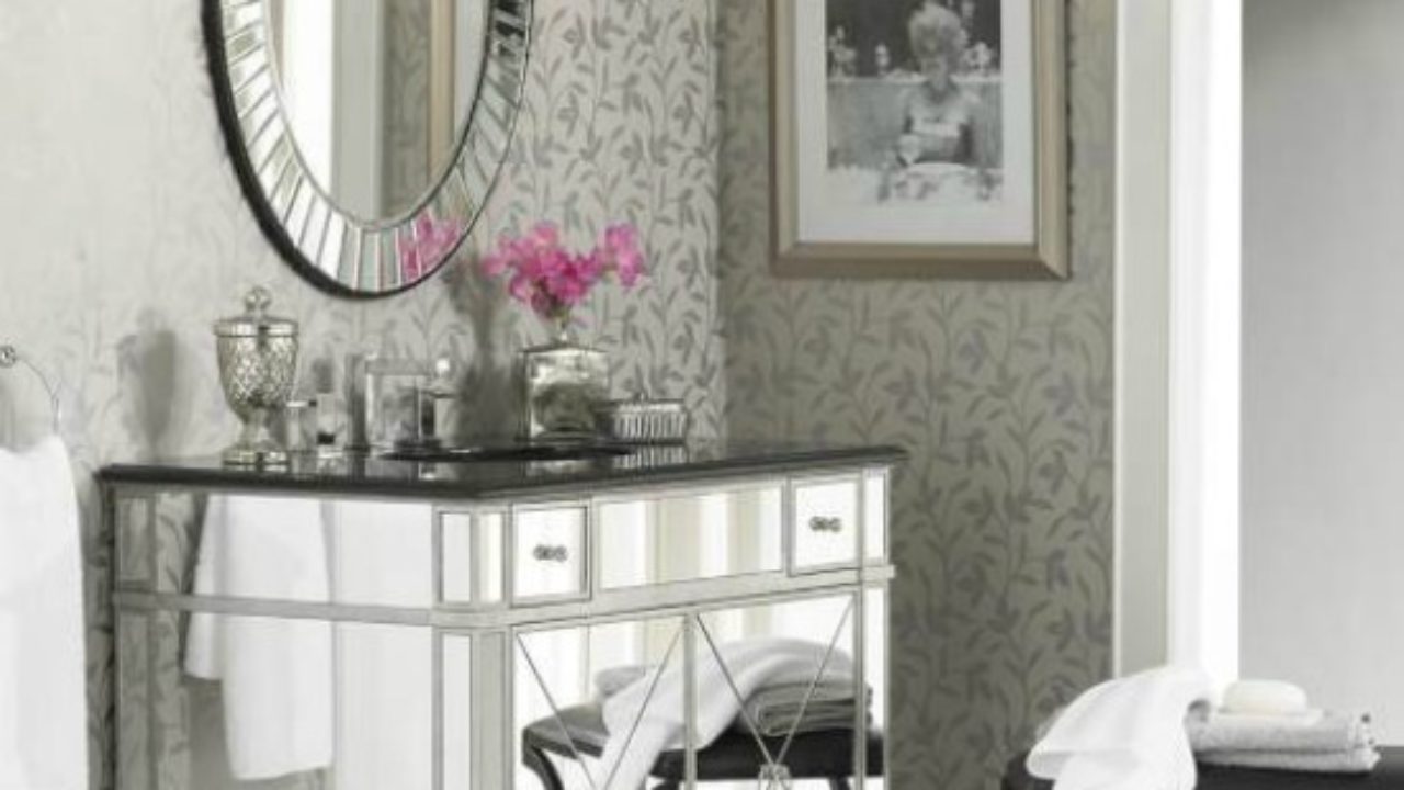 What Goes With Mirrored Furniture